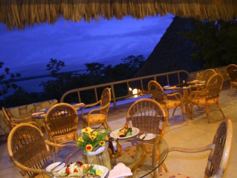 Camino Real Tikal‎ El Remate
